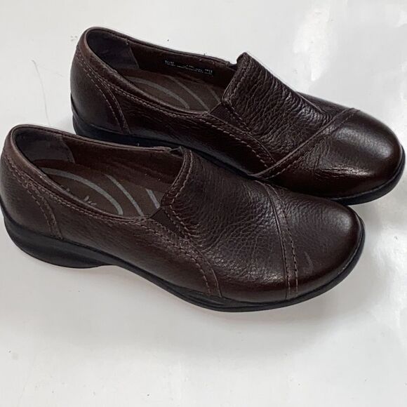 Clarks In Motion Leather Upper Women Shoes Size 7.6M - Picture 1 of 11